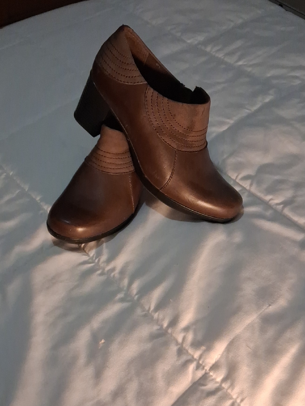 Clarks Women's Brown Leather Ankle Booties with Block Heel Sz 7